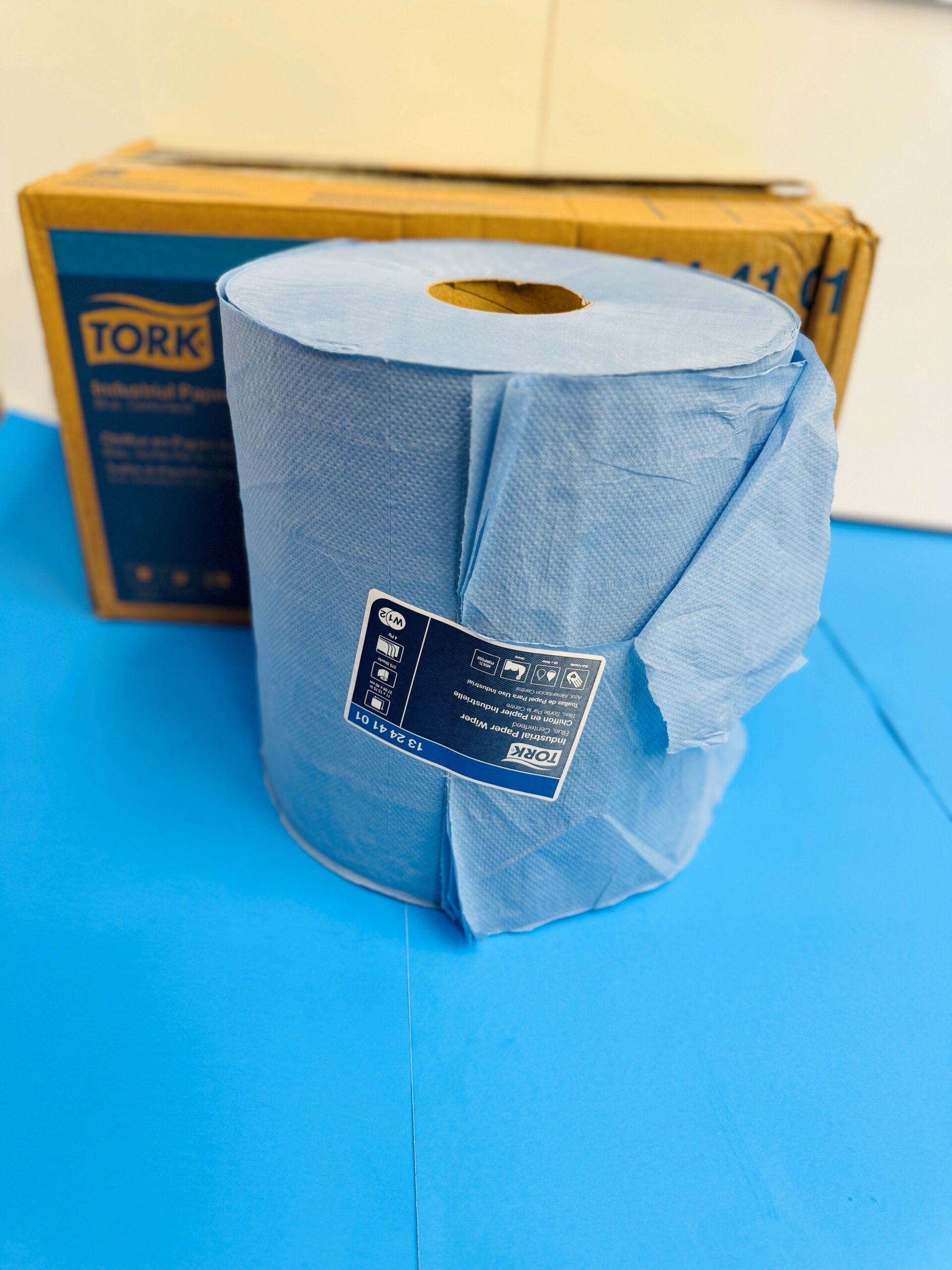 Tork Industrial Paper Wipers-image