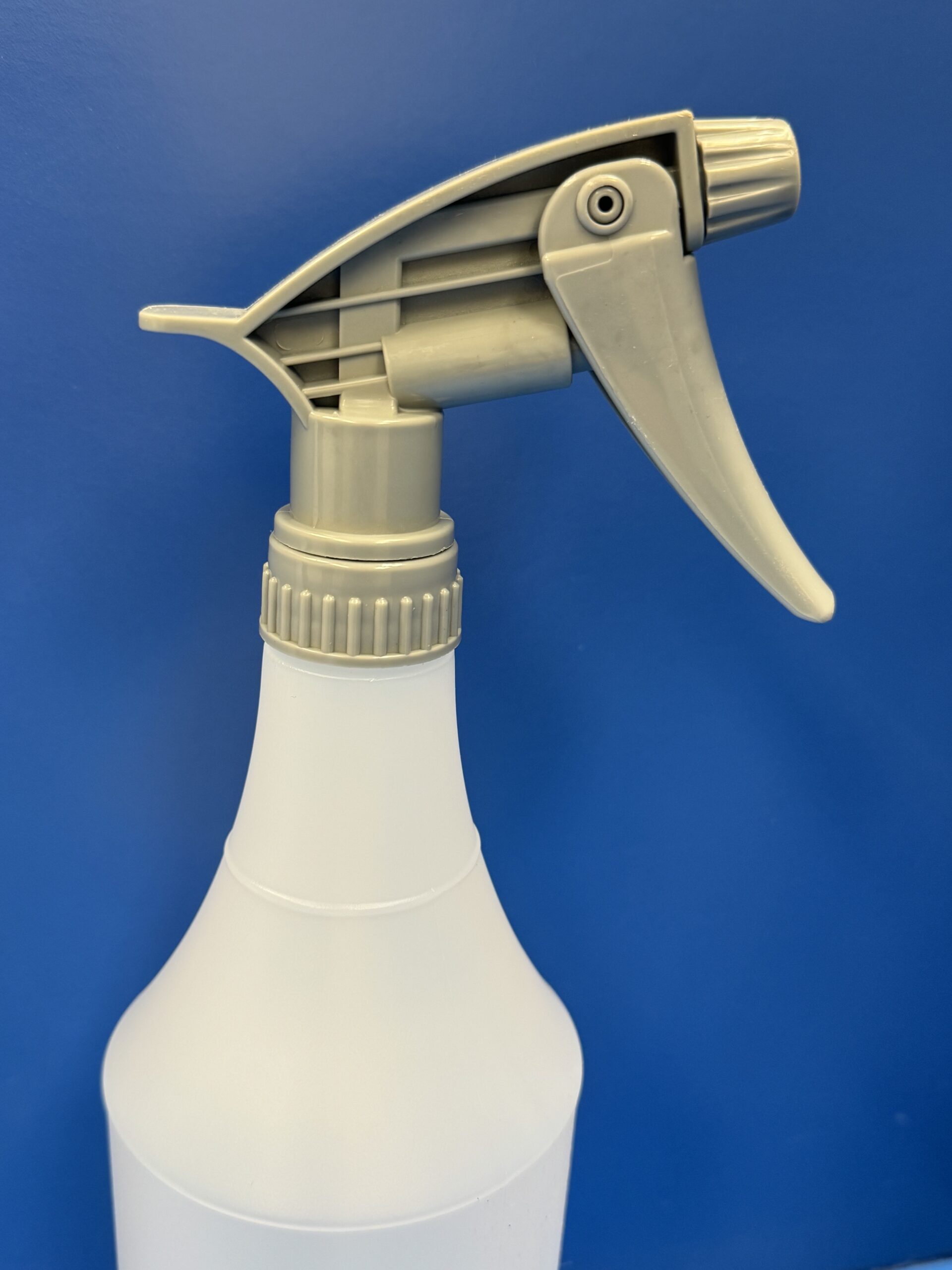 32 Oz Spray Bottle w/ Nozzle-image